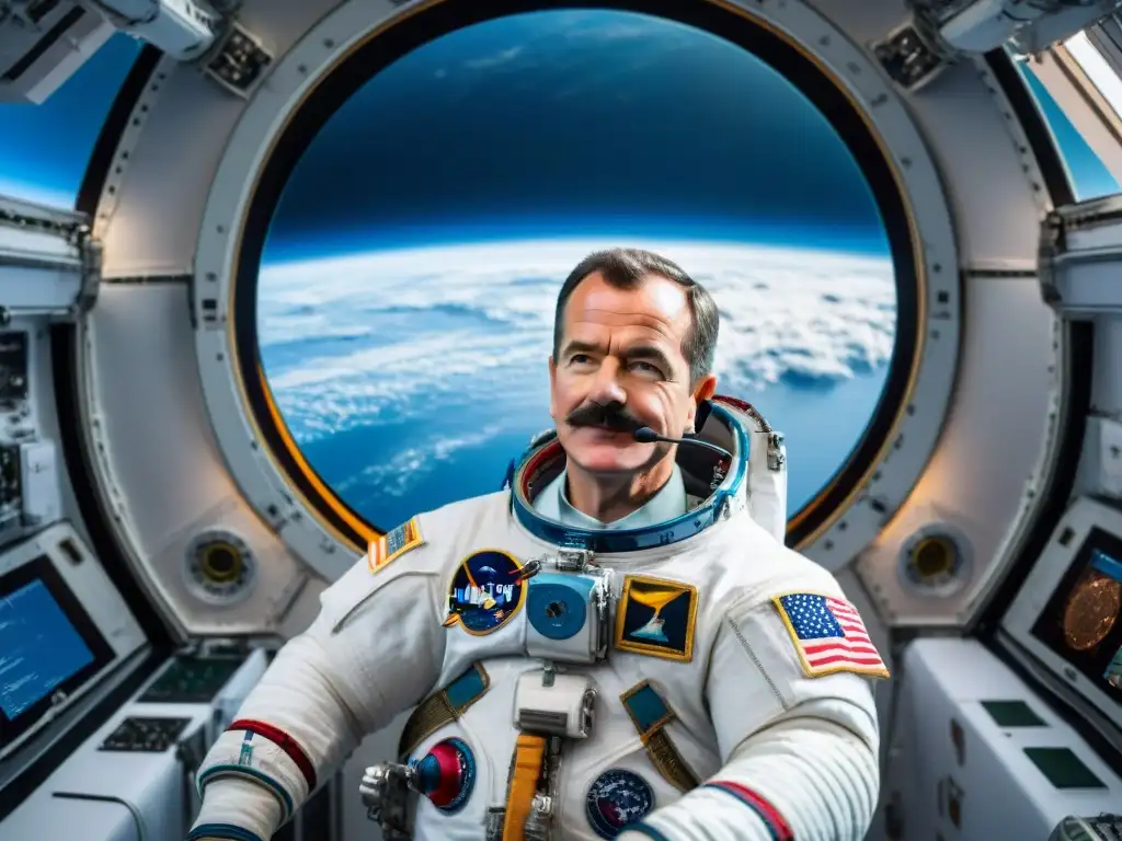 El astronauta Chris Hadfield asombrado en la Estación Espacial Internacional, conectando con las redes sociales desde el espacio